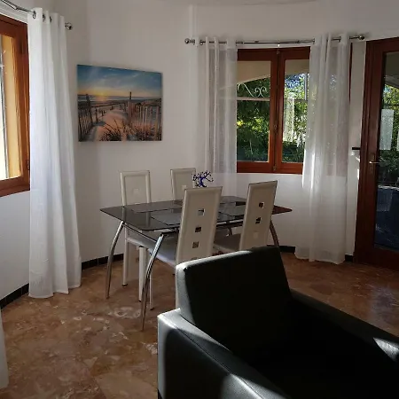 86 Avenue Des Bois Apartment *
