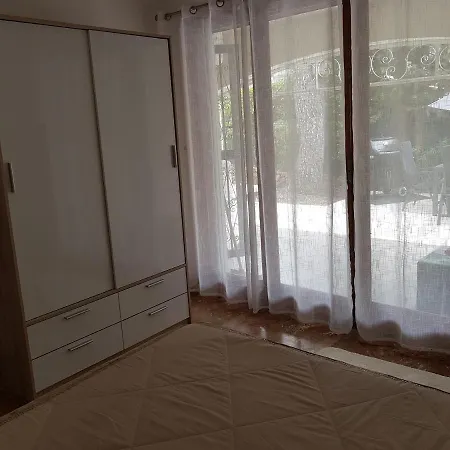 86 Avenue Des Bois Apartment