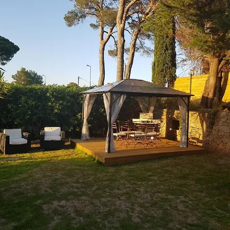 86 Avenue Des Bois Apartment